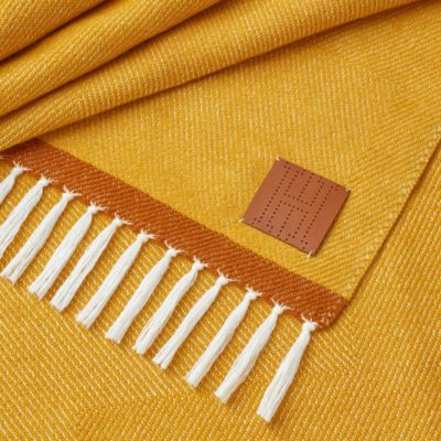 ホームテキスタイル：プレード、クッション、カシミヤ | Hermès